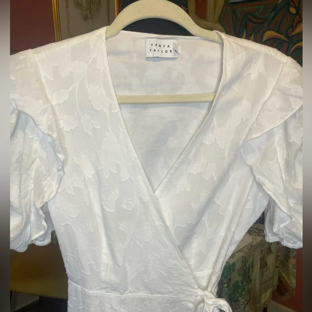 TANYA TAYLOR white floral Kimora Wrap Mini Dress. Ruffles Size 8. Retail $465.